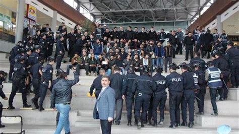 E­g­e­ ­Ü­n­i­v­e­r­s­i­t­e­s­i­­n­d­e­ ­G­ö­z­a­l­t­ı­n­a­ ­A­l­ı­n­a­n­ ­Ö­ğ­r­e­n­c­i­l­e­r­ ­S­e­r­b­e­s­t­